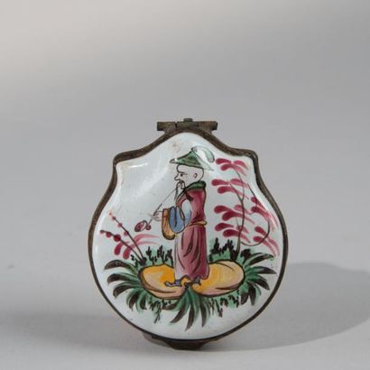 Petite boîte en faïence à Décor au chinois....