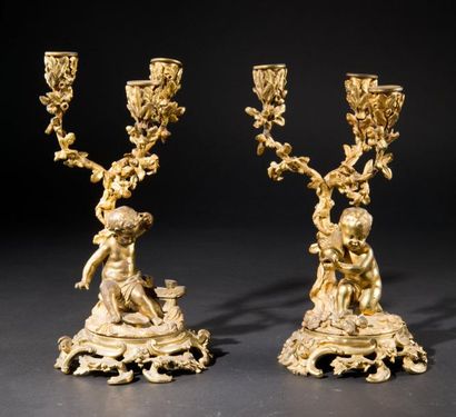 Paire de chandeliers à trois bras de lumière...