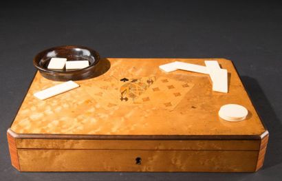 Coffret de jetons en bois de placage et marqueterie...