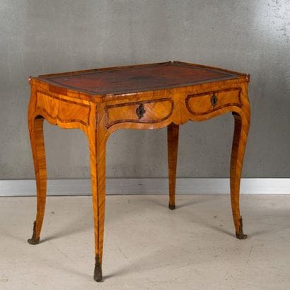 Bureau de dame en placage de bois de rose...