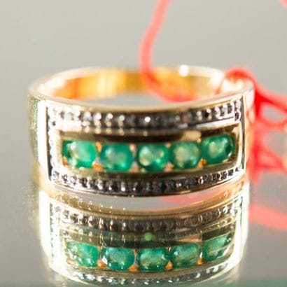 Bague monture or jaune sertie d'une ligne...