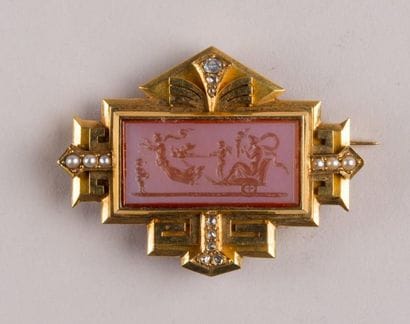 Jolie broche à intaille à décor d'une scène...