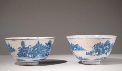 DELFT
Paire de jattes en faïence, décor en...