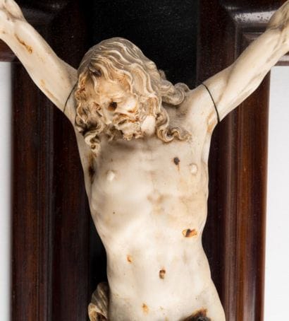 Christ en ivoire sculpté, fin XVIIème-début...