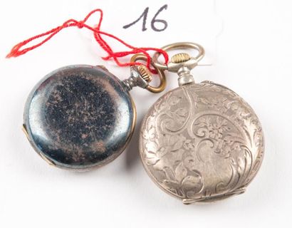 Deux montres de col de femme, l'une montée...