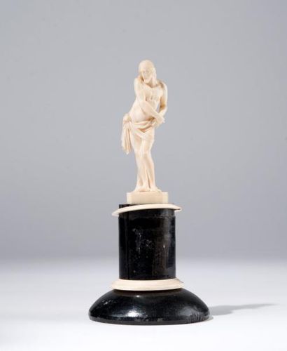 Christ aux liens, en ivoire sculpté. Epoque...