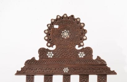 Chaise pliante en bois incrusté de nacre,...