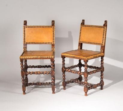 Paire de chaises en bois tourné, le piètement...