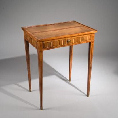 Table à écrire en bois de placage, la marqueterie...