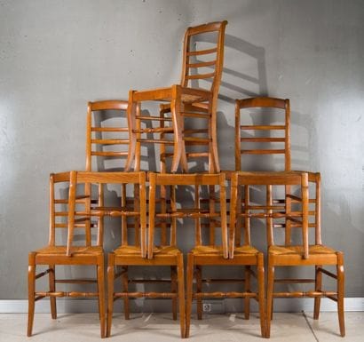 Suite de huit chaises paillées en bois naturel,...