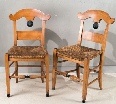 Suite de six chaises en bois naturel paillées...