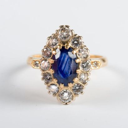 Bague saphir, monture or jaune, ornée d'un...