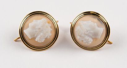 Paire de boucles d'oreilles camées agate...