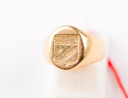 Chevalière de femme or jaune. Poids brut;...