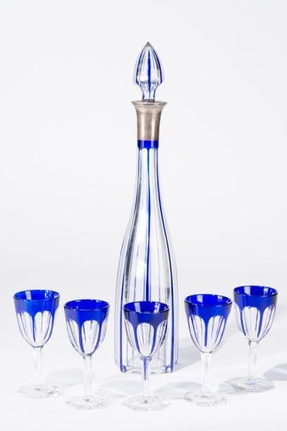 Carafe et son bouchon en cristal doublé bleu,...