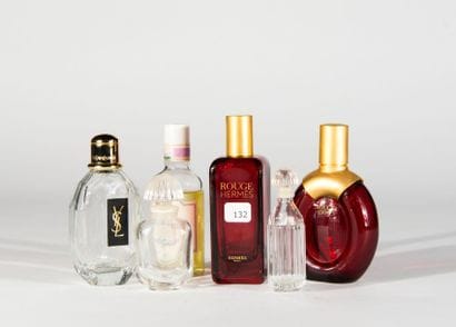 Lot de flacons divers: Eau de lavande de...