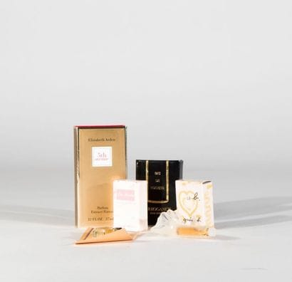 Elisabeth ARDEN
Lot de 4 échantillons: Eau...