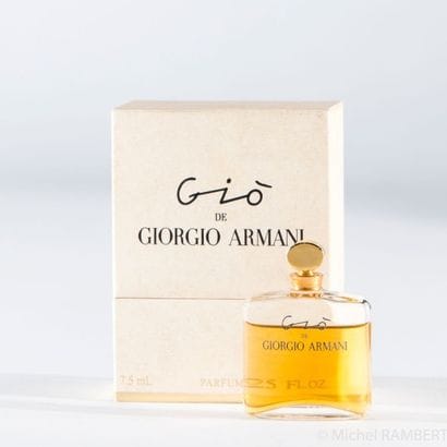 Giorgio ARMANI
Gio, flacon plein de parfum...