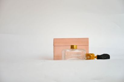 CHRISTIAN DIOR
« Diorissimo ». Flacon rectangulaire...