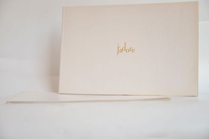 CHRISTIAN DIOR
J'adore, deux dossiers de...