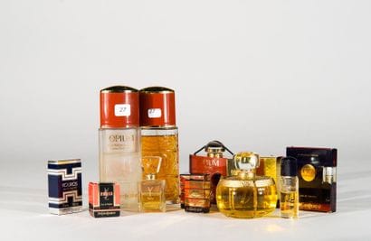 Yves Saint-Laurent
Lot comprenant 9 échantillons...