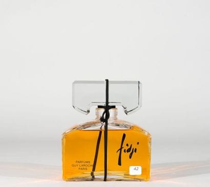 Guy LAROCHE
Fidji, flacon factice. 19x16,5...