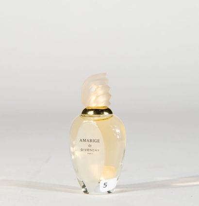GIVENCHY
Amarige, factice de 50 ml