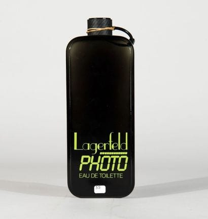 Karl LAGERFELD
Photo flacon factice en verre...