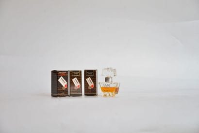 Lot de 4 échantillons: Molyneux et Tabac...