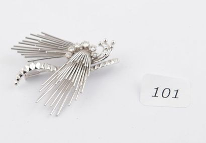 Broche or 750 millièmes, en règle. Ornée...
