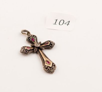 Croix en argent et vermeil, roses et pierres...