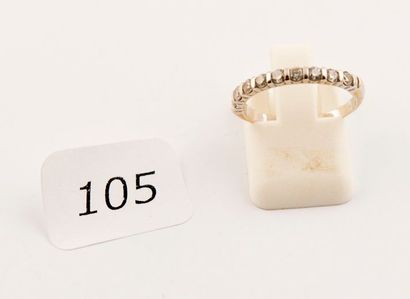Demi-alliance en or gris et diamants de 0,05...