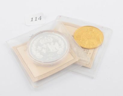 Deux médailles: une médaille Henri IV et...