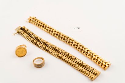 Lot en or jaune comprenant deux bracelets,...