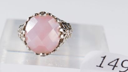 Bague en argent retenant une pierre rose,...