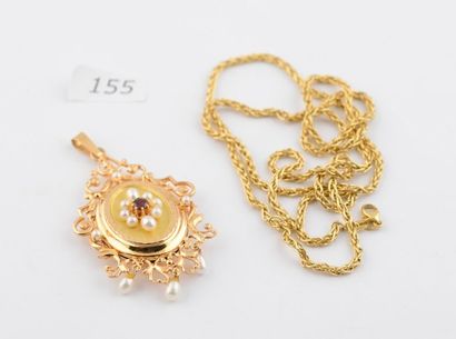 Chaîne et pendentif en or jaune, perle et...
