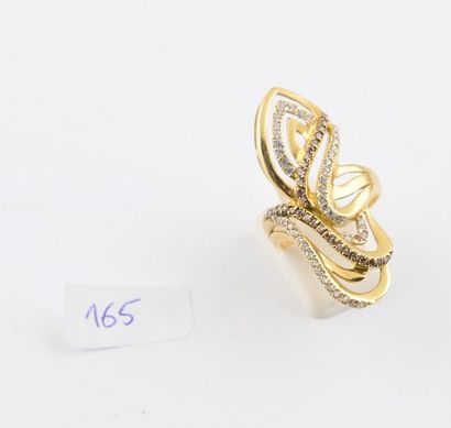 Bague en or jaune sertie de pierres blanches,...