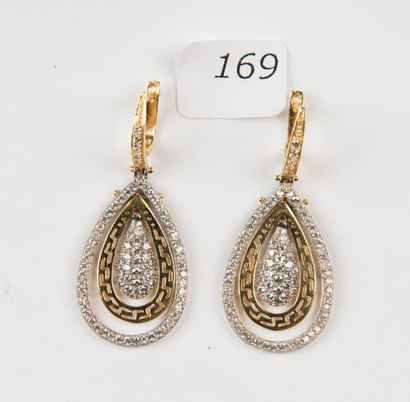 Paire de boucles d'oreille en bas or, orné...
