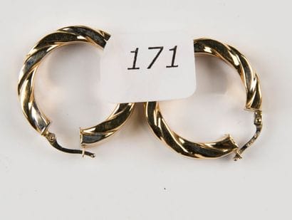 Paire de créoles torsadées en or jaune et...