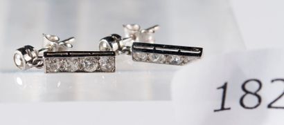 Paire de boucles d'oreilles or et brillants...