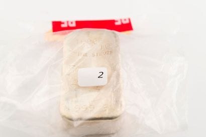Un lingot d'argent fonte Laboratoires POURQUERY...