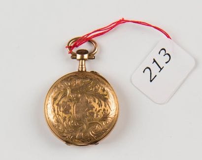 Montre de col en or jaune ciselé feuillages,...
