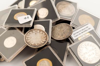Lot de 24 pièces diverses