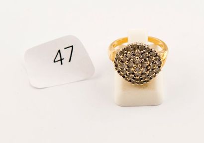 Bague en or jaune et gris, ornée de brillants,...