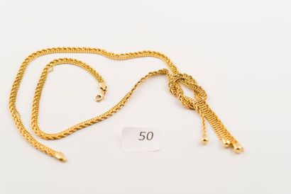 Collier or jaune retenant trois pampilles...