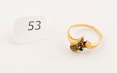 Bague en or (bas or) jaune ornée d'une émeraude...