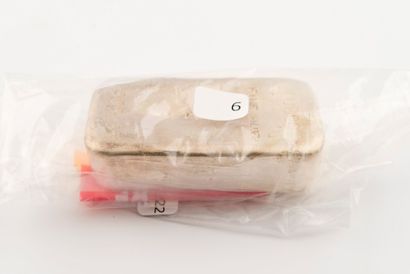 Un lingot d'argent fonte Laboratoires POURQUERY...