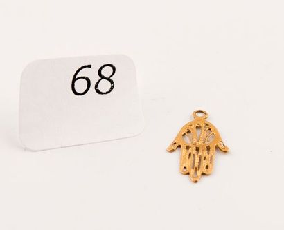 Pendentif en or jaune main de Fatma, poids:...