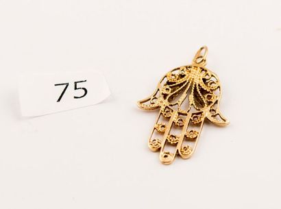 Pendentif main de Fatma en or jaune, poids:...