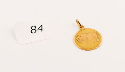 Pendentif en or jaune signe zodiacal Taureau,...
